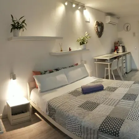 Dudi'S Peppers Bed & Breakfast Malaga Exterior photo